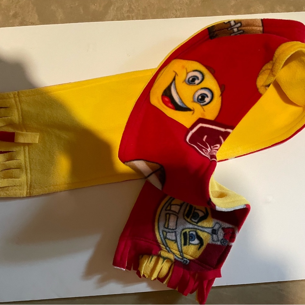 Wisconsin Badgers Fleece Scarf Emoji Pattern